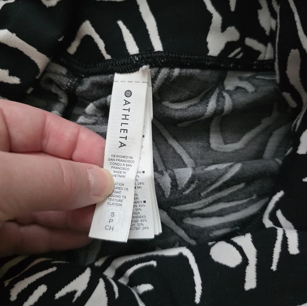 Athleta Elation Textured 7/8 Tight Floral Black White Womens S Preppy Goth Chic